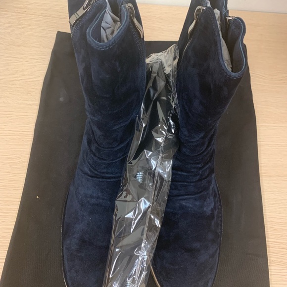 Boots - Picture 3 of 3